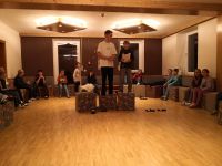 Siegerehrung der Spieleolympiade durch Leo und Philip